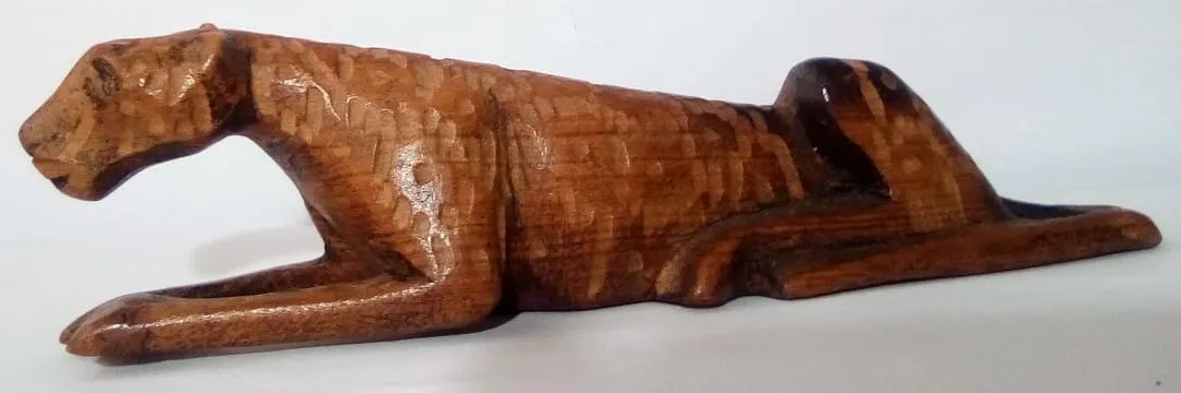 carving of cheetah